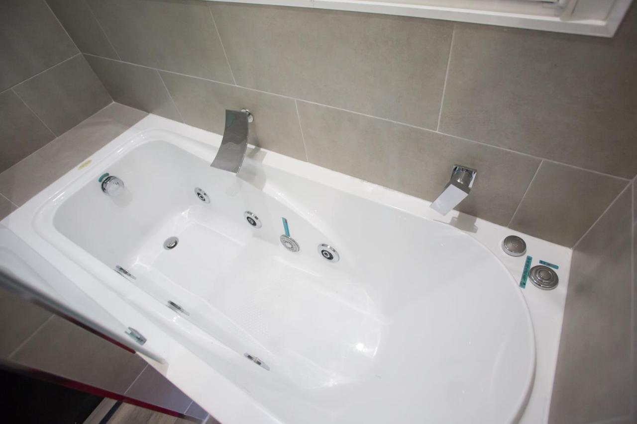 Windrose 8 Apartment Madrid Luaran gambar